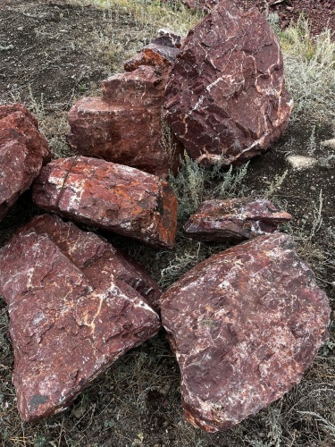 Ландшафтные глыбы красно-фиолетовые 200-1000 килограмм купить в Калужской области
