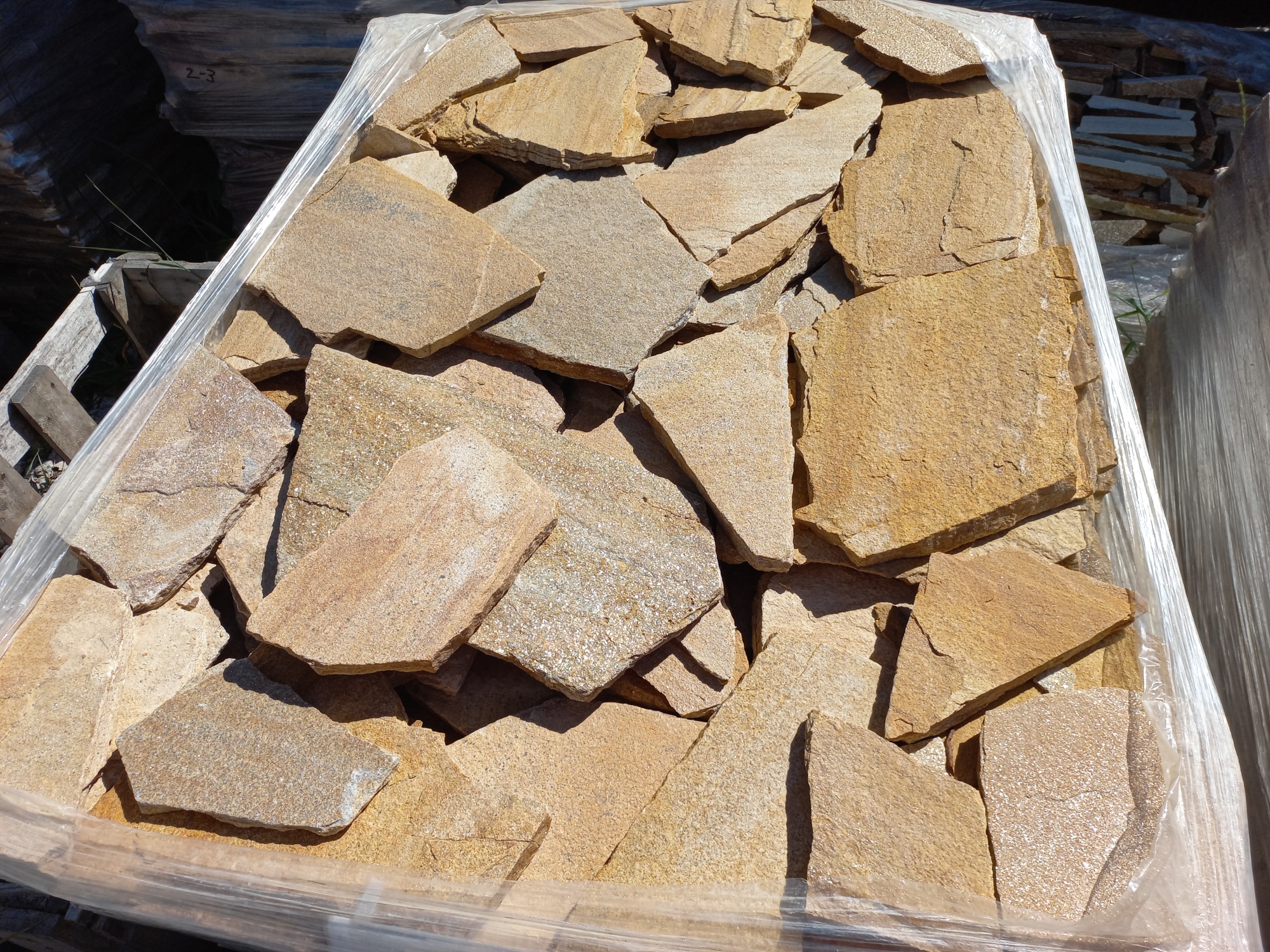 Плитняк златолит жёлтый золотистый для фасада 1,5-3см купить в Калужской области