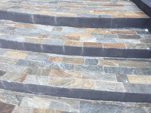 Плитка из Златолита Уральского для лестницы купить в Калужской области