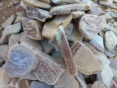 Златолит жёлтый, жёлто-зелёный глыбки и валуны для ланшафтного дизайна купить в Калужской области