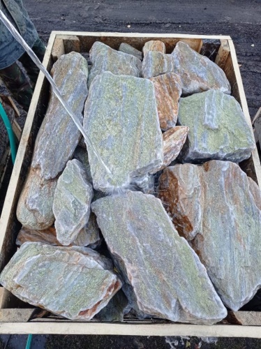 Златолит жёлтый, жёлто-зелёный глыбки и валуны для ланшафтного дизайна купить в Калужской области