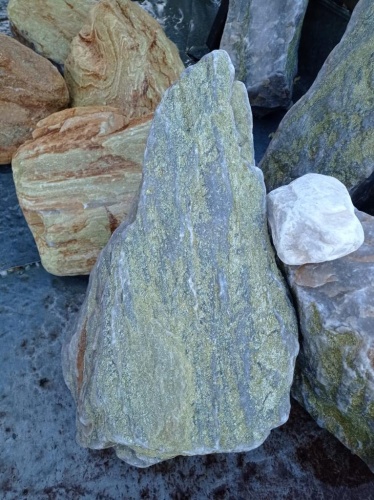 Златолит жёлтый, жёлто-зелёный глыбки и валуны для ланшафтного дизайна купить в Калужской области