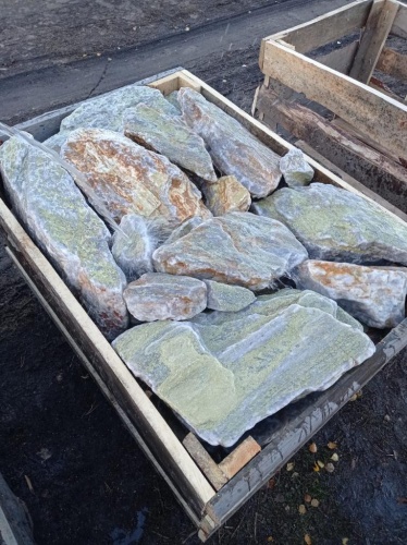 Златолит жёлтый, жёлто-зелёный глыбки и валуны для ланшафтного дизайна купить в Калужской области