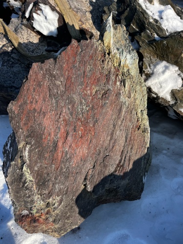 Ландшафтные глыбы красно-фиолетовые 200-1000 килограмм купить в Калужской области