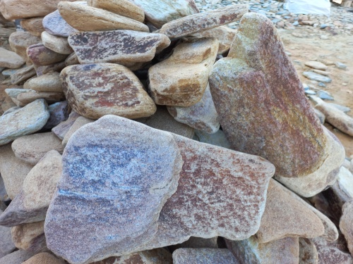 Златолит жёлтый, жёлто-зелёный глыбки и валуны для ланшафтного дизайна купить в Калужской области