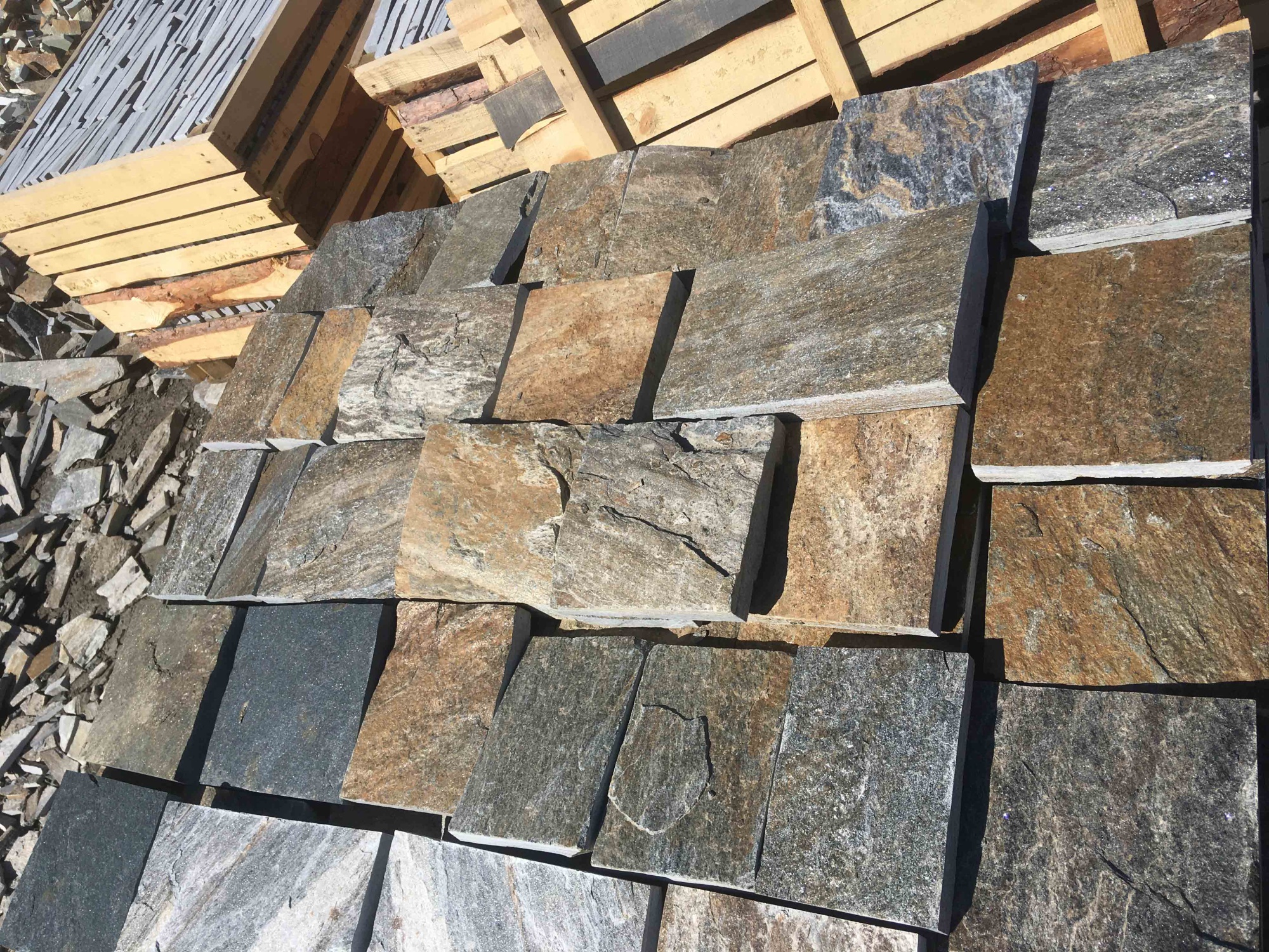 Плитка пилёная златолит Уральский для фасада купить в Калужской области