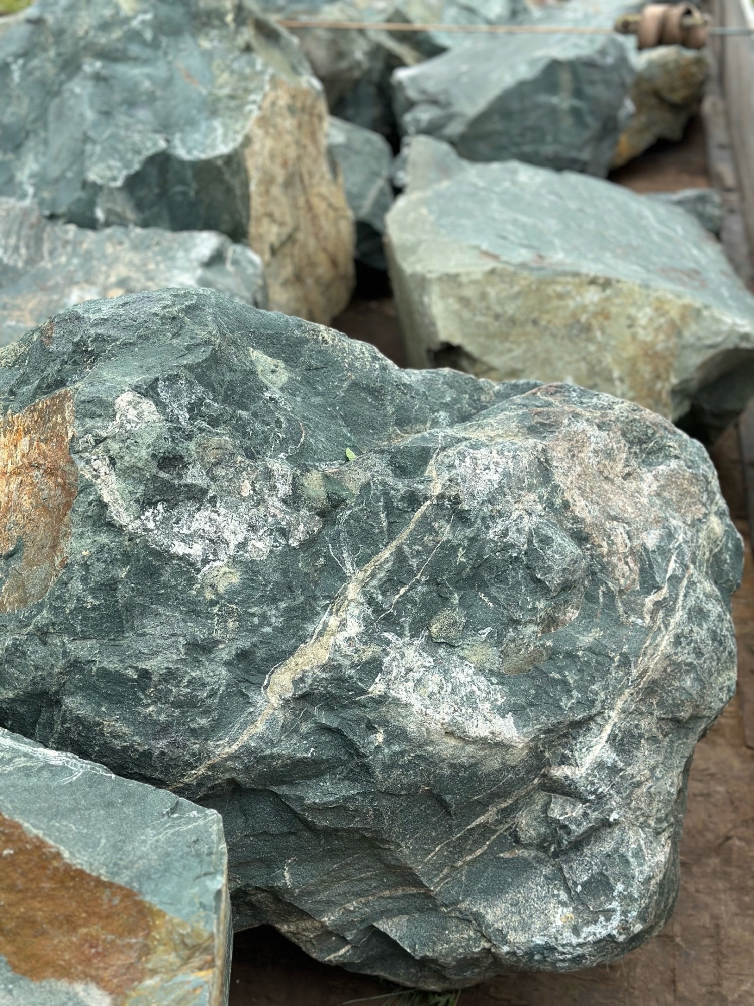 Камни для ландшафтного дизайна зелёные 10-60 килограмм купить в Калужской области