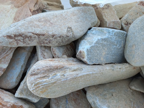 Златолит жёлтый, жёлто-зелёный глыбки и валуны для ланшафтного дизайна купить в Калужской области