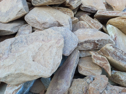 Златолит жёлтый, жёлто-зелёный глыбки и валуны для ланшафтного дизайна купить в Калужской области