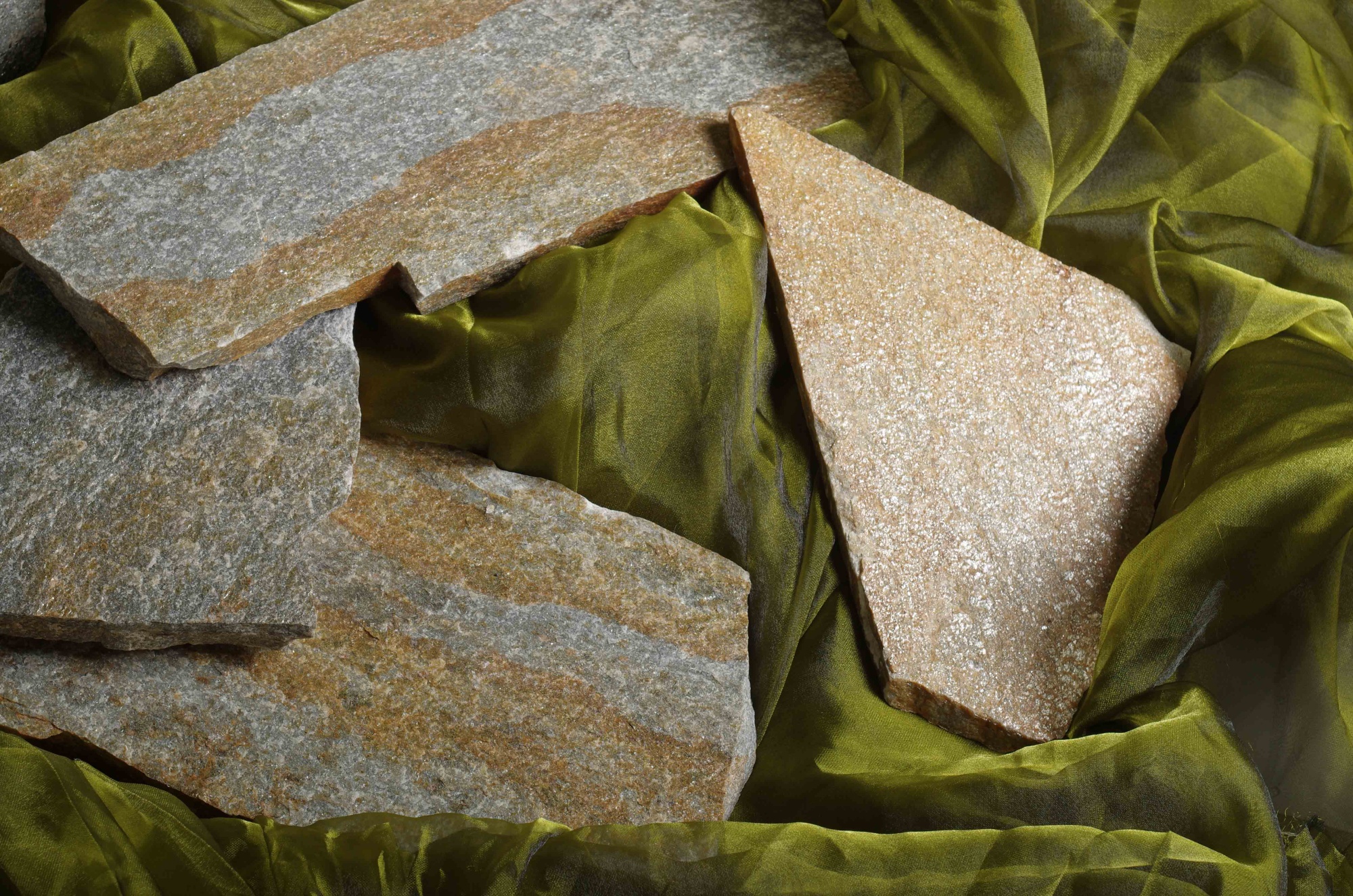 Плитняк златолит Уральский  для фасада купить в Калужской области