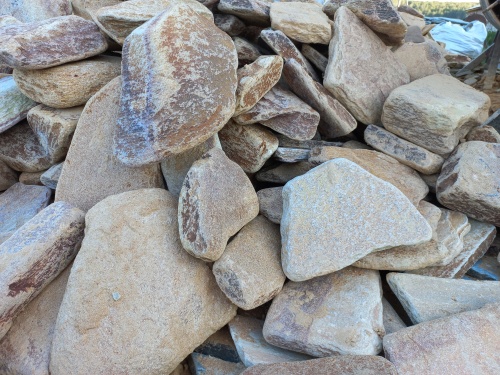 Златолит жёлтый, жёлто-зелёный глыбки и валуны для ланшафтного дизайна купить в Калужской области