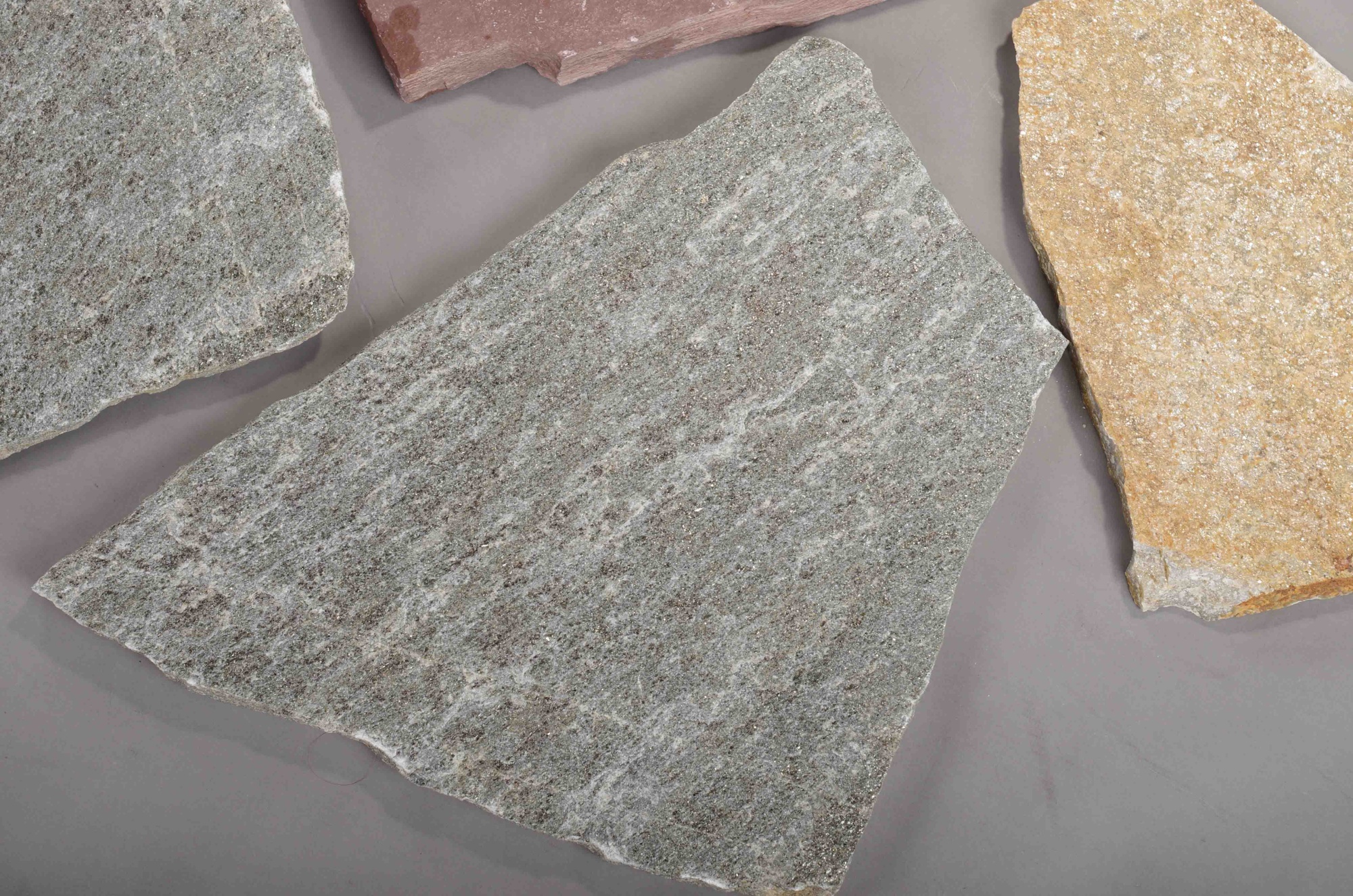 Плитняк златолит Уральский  для фасада купить в Калужской области