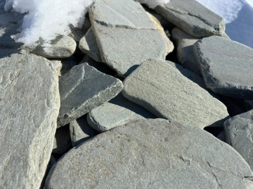 Плитняк златолит зелёный галтованный для цоколя купить в Калужской области